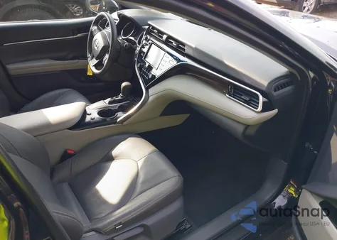 2018 Toyota Camry Le z USA, uszkodzony, nr VIN 4T1B11HK4JU058569